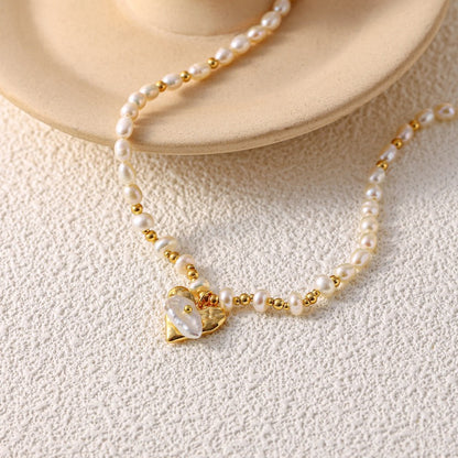 18K gold-plated light luxury natural pearl heart-shaped necklace.