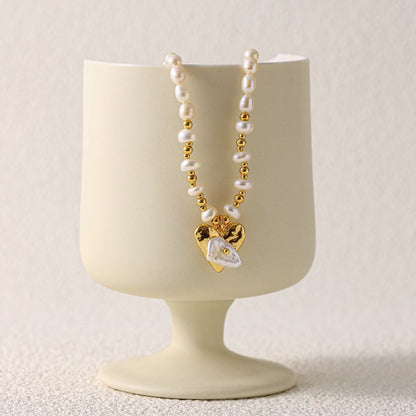 18K gold-plated light luxury natural pearl heart-shaped necklace.