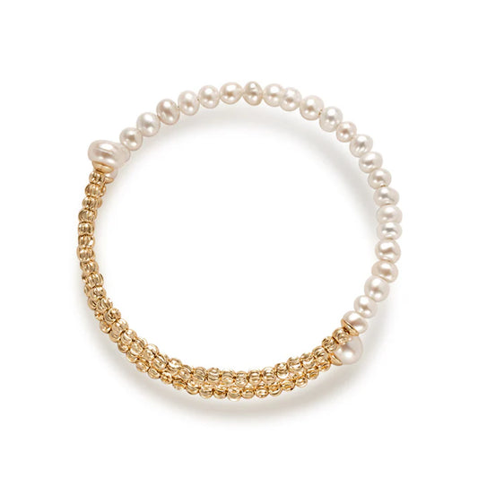 Stretch pearl bracelet.